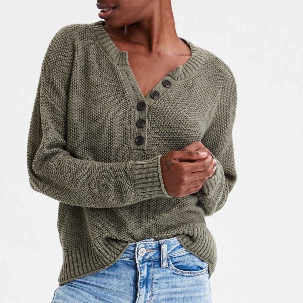 American Eagle oversized henley pullover sweater olive green